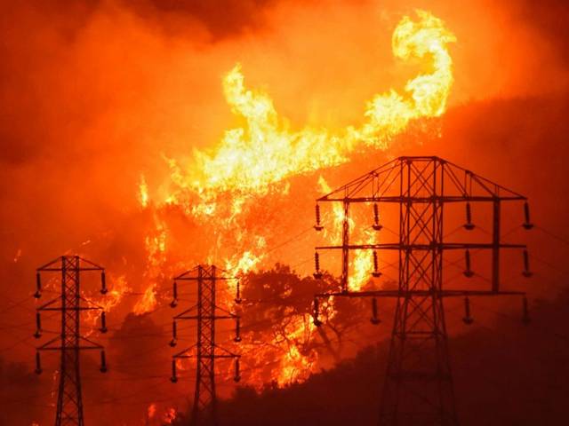 http://a.abcnews.com/images/US/california-fires-5-ap-jt-171217_mn_4x3_992.jpg