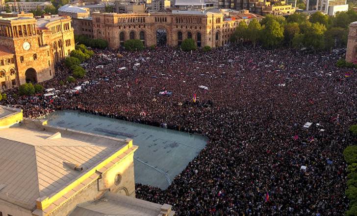 Почему митинги в Ереване продолжатся и что ждать России от Пашиняна. Лидер протестов в Армении рассказал иностранным журналистам