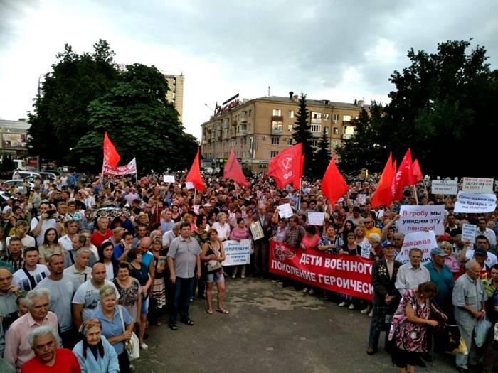 Image result for протесты против пенс реформы в С-Петербурге