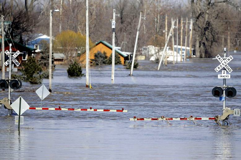 Наводнение в США: масштабная катастрофа унесла жизни (Фото)