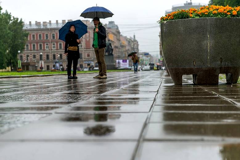 В понедельник на Санкт-Петербург обрушатся ливни - так что, отправляясь куда-нибудь, не забудьте прихватить из дома зонтик!