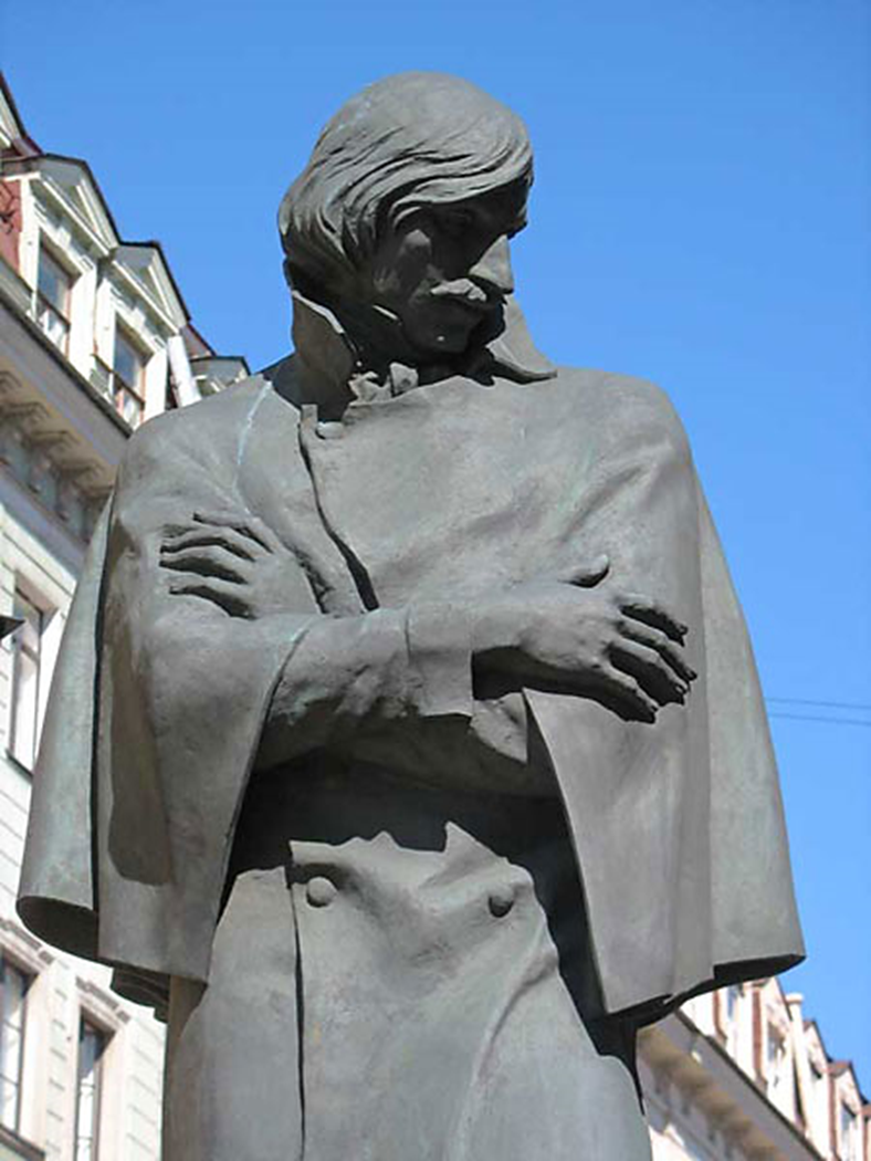 Памятник Гоголю на Малой Конюшенной