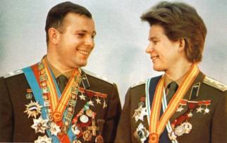 http://www.digianni.it/Gagarin%20&%20Tereshkova%20bis.jpg