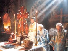 Службу совершает Святейший Патриарх Сербский Павел