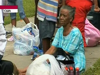 Пришлось эвакуировать еще 2 тысячи жителей, отказавшихся покидать дома до урагана