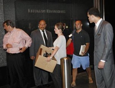 People walk out of the Lehman Brothers building carrying boxes ...