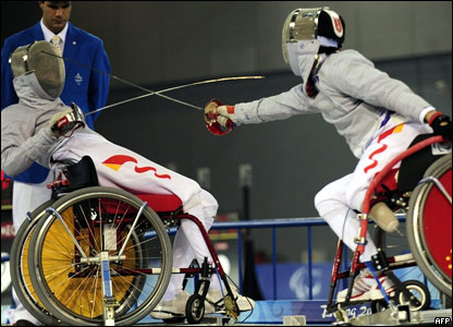 В последний день Паралимпиады китайские спортсмены завоевали золото и серебро в фехтовании на саблях