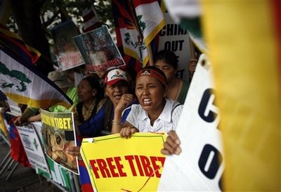Pro-Tibet demonstrators rally across the street from United ...