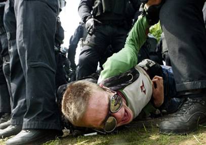 Немецкая полиция обеспечивает порядок во время саммита "Большой восьмерки", который начался в среду