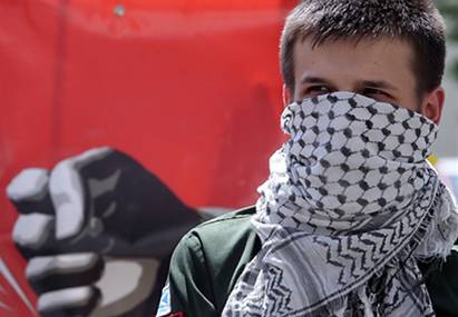 Это не палестинские территории. Так в Киеве антиглобалисты протестуют против саммита "Большой восьмерки"