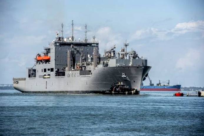 корабли ВМС США покидают порты
