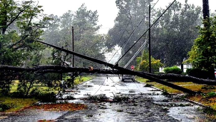 PHOTO: Tropical Storm Florence continues to unleash massive amount of rain on Lumberton, N.C., on Sept. 15, 2018, causing downed trees and power lines and minor flooding in areas. (Jeremiah Wilson/USA TODAY NETWORK)