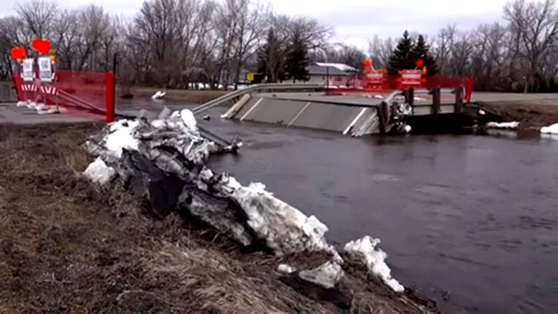 Minnesota bridge collapses as Midwest braces for storm