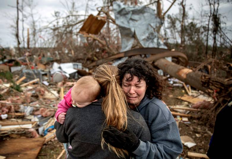 https://accuweather.brightspotcdn.com/28/80/4a7fb85548058c44832702c7dbf0/woman-cries-after-losing-husband-home-to-tornado-ap.jpg