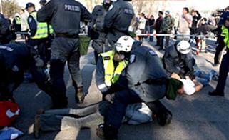 Беспорядки в Таллине. Фото:  АФП 2007, RAIGO PAJULA .