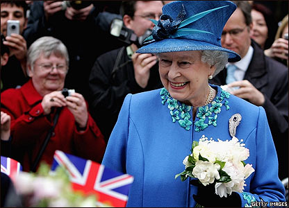Королева Елизавета II, празднующая свое 80-летие, посетила штаб-квартиру Би-би-си на Оксфорд-стрит - Бродкастинг-Хаус 