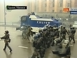 Грузинская полиция избивает манифестантов