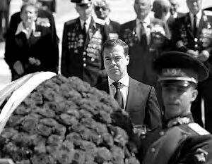 Президент России Дмитрий Медведев в рамках рабочей поездки в Курск посетил мемориальный комплекс Командный пункт Центрального фронта