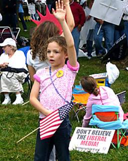 Девочка на митинге в Вашингтоне